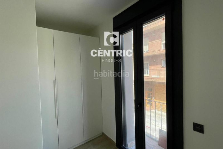 Dúplex  de obra nueva de 2 habitaciones buhardilla multifuncional y terraza en Terrassa