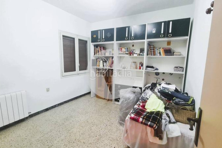 Piso amplio piso de 130 m con grandes posibilidades junto a plaza cataluña en Terrassa