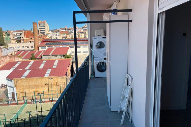 Piso en carrer de topete 52 precioso piso muy luminoso en inmejorable ubicación: consta de un salón-comedor, cocina, 3 habitaciones, baño, aseo, balcón y tra. en Terrassa