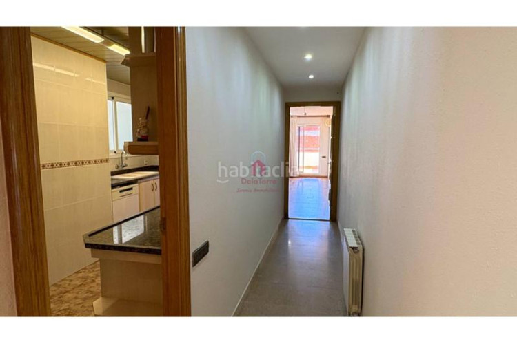 Ático  en venta tocando avda. jaume 1 de 105m construidos con salida a terraza de 18m a pie de comedor. en Terrassa