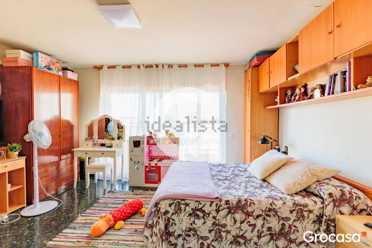 Casa independiente en calle de la Pineda