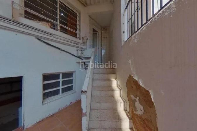 Piso (barcelona). "okupado" (no se puede visitar ni hipotecar). en Terrassa