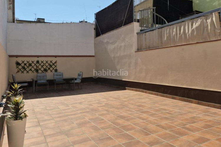 Planta baja  seminueva de 3 hab con patio de 60 m2 sur en rambla francesc macia en Terrassa
