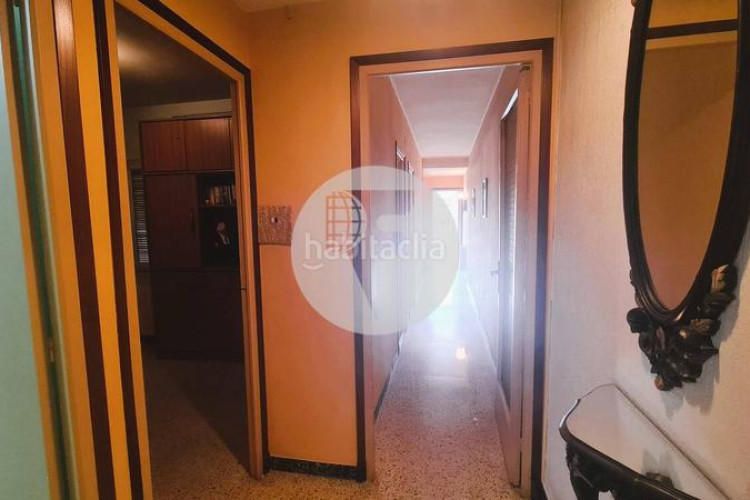 Piso amplio piso de 130 m con grandes posibilidades junto a plaza cataluña en Terrassa