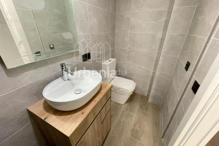 Piso  en venta en Ca n'Aurell Terrassa