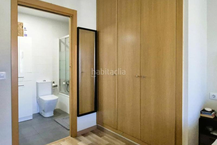 Piso edifici blau cel 3 hab amb 12 m2 sud al costat estacio est en Terrassa