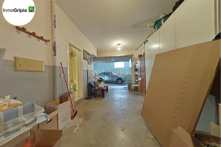 Casa adosada  en venta en les arenescan montllorla grípia08227 en Terrassa