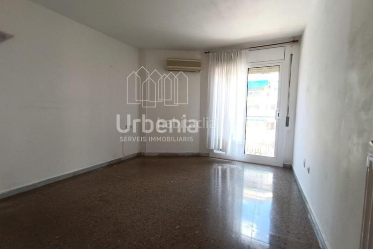 Piso gran piso, 4 habitaciones, genial ubicación en Terrassa