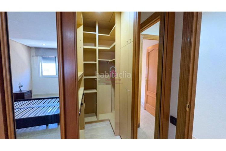 Ático  en venta tocando avda. jaume 1 de 105m construidos con salida a terraza de 18m a pie de comedor. en Terrassa