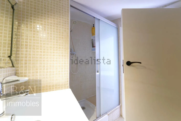 ¡Bienvenido al hogar de tus sueños! Este exclusivo dúplex es mucho más que una vivienda.