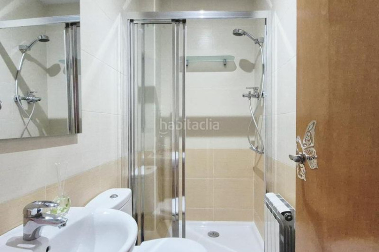 Planta baja  seminueva de 3 hab con patio de 60 m2 en rambla francesc macia en Terrassa