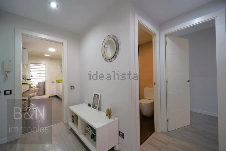 Una vivienda reformada con encanto, dos balcones y plaza de parking