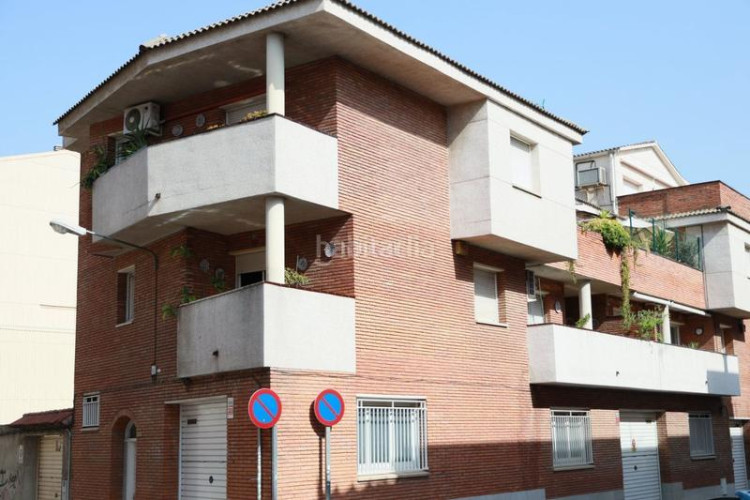 Casa gran casa cantonera en Ca n'Aurell Terrassa