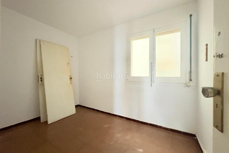 Piso delante museo téxtil en Vallparadís - Antic Poble de Sant Pere Terrassa