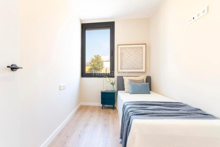 Piso precioso piso en inmejorable ubicación: vivienda esquinera con mucha luz: salón-comedor-cocina, 3 habitaciones, 2 baños, terraza.. en Terrassa
