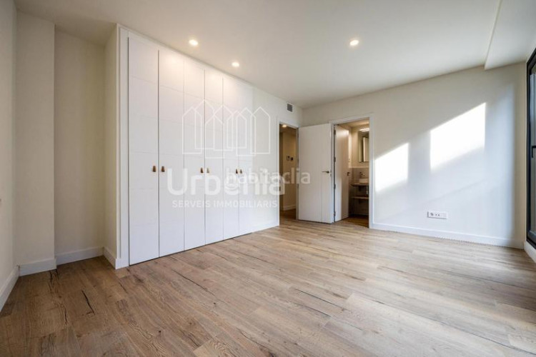 Dúplex luminosos dúplex con terraza con buenas vistas de 3 y 4 dormitorios en Terrassa