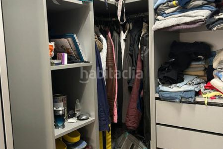 Piso zona grípia. piso de 3habs + 2 lav. + 2 balcones+ pk en Terrassa