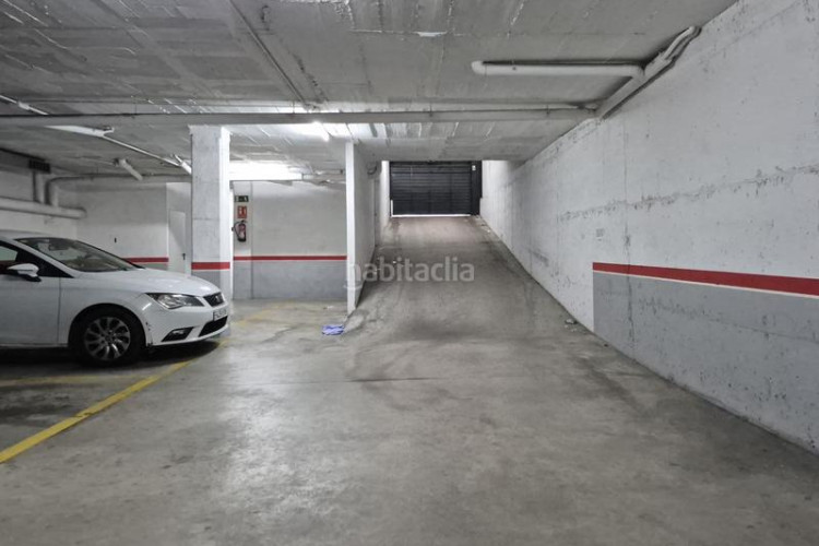 Planta baja  seminueva de 3 hab con patio de 60 m2 sur en rambla francesc macia en Terrassa