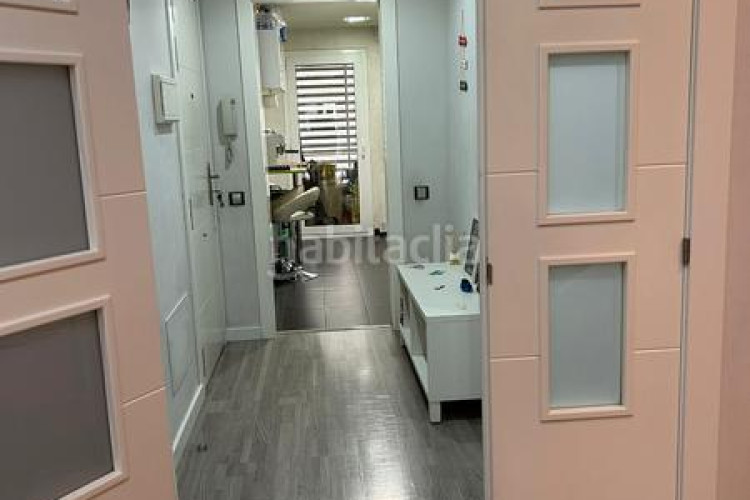 Piso zona grípia. piso de 3habs + 2 lav. + 2 balcones+ pk en Terrassa