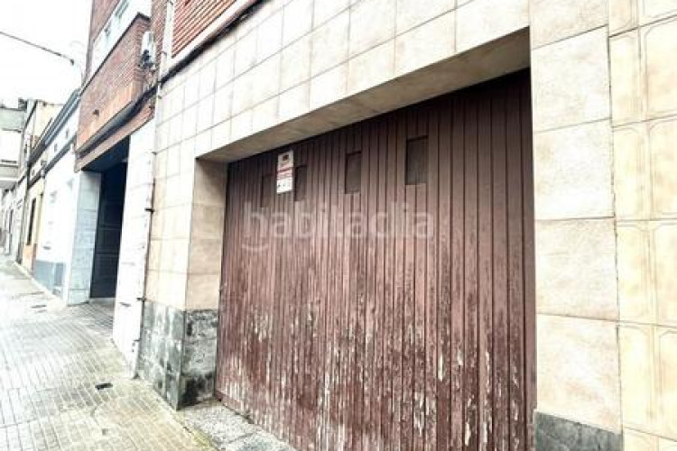 Casa adosada  en venta en ca naurell, 4 dormitorios. en Terrassa