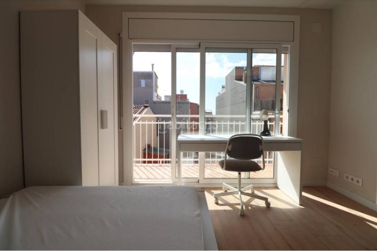 Piso escoles, acabado de reformar en Plaça Catalunya - Escola Industrial Terrassa