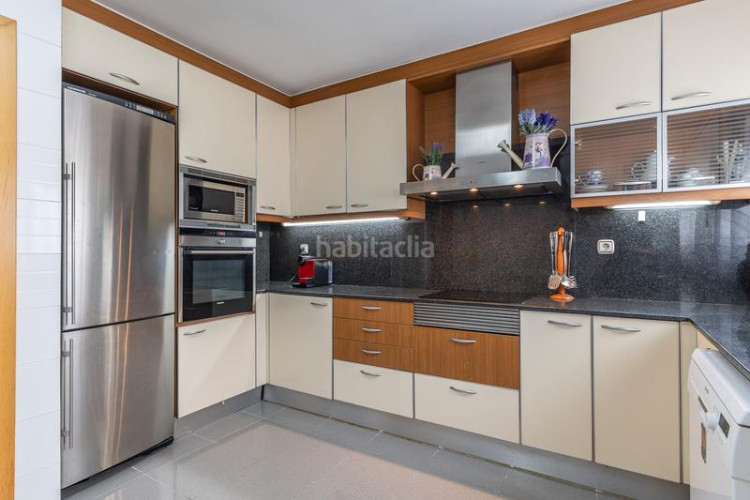 Ático  dúplex con terrazas y vistas panorámicas a un paso del centro , plaza de parking incluida en Terrassa