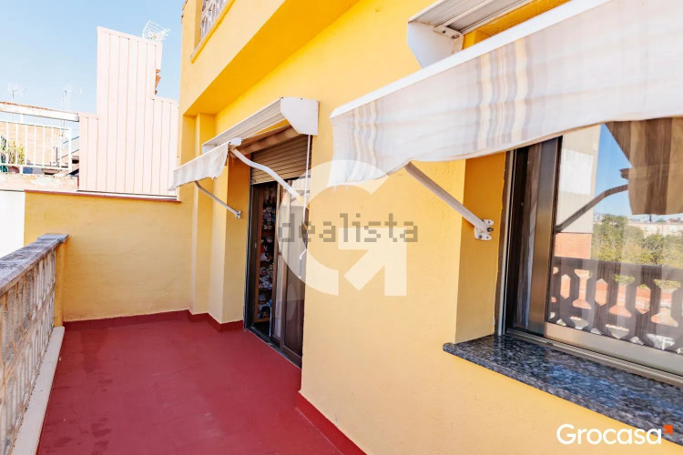 Casa independiente en calle de la Pineda