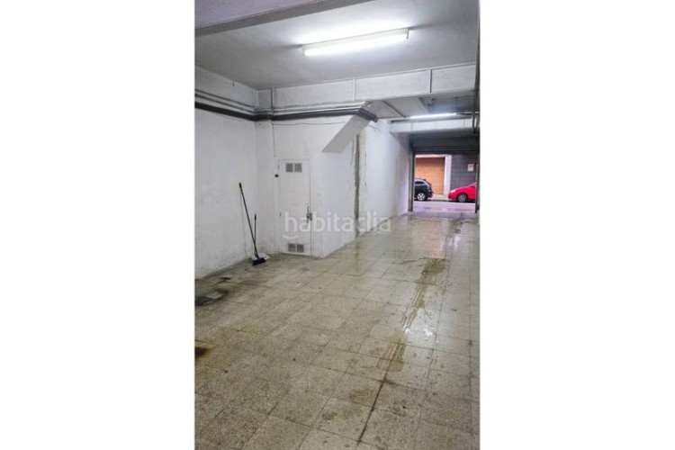 Piso oportunidad piso tipo casa gran garaje y terraza en Terrassa