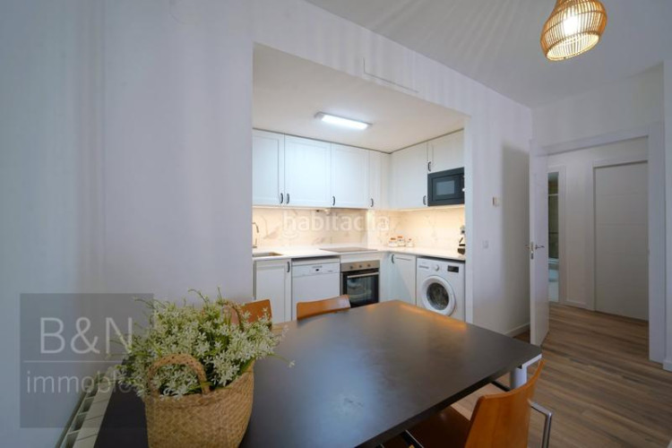 Piso una vivienda con calidez, luz y balcón recién reformado con plaza de garaje incluida en Terrassa