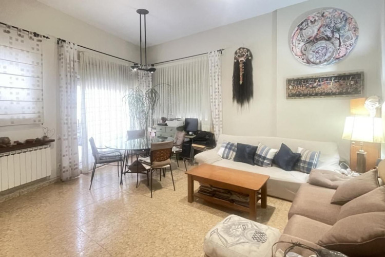 Plau00E7a del Mestre Serrat, Sant Pere