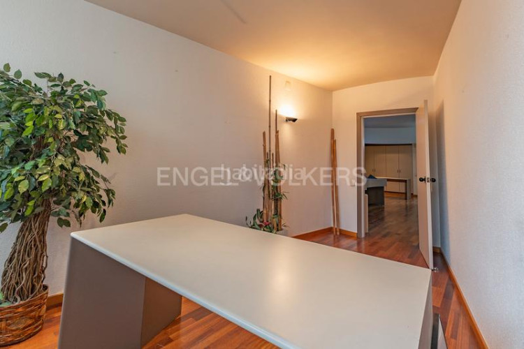 Apartamento gran oportunidad para crear tu hogar en el centro 131m2 en Terrassa