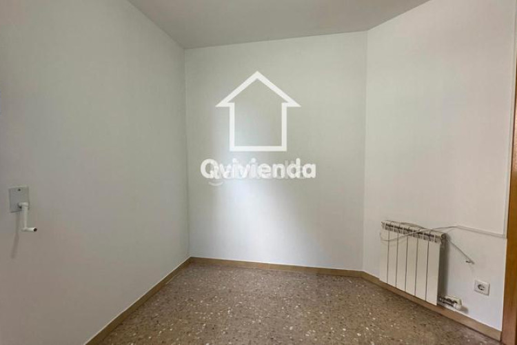 Piso  en planta baja de 3 habitaciones, todo exterior, La Cogullada en Terrassa