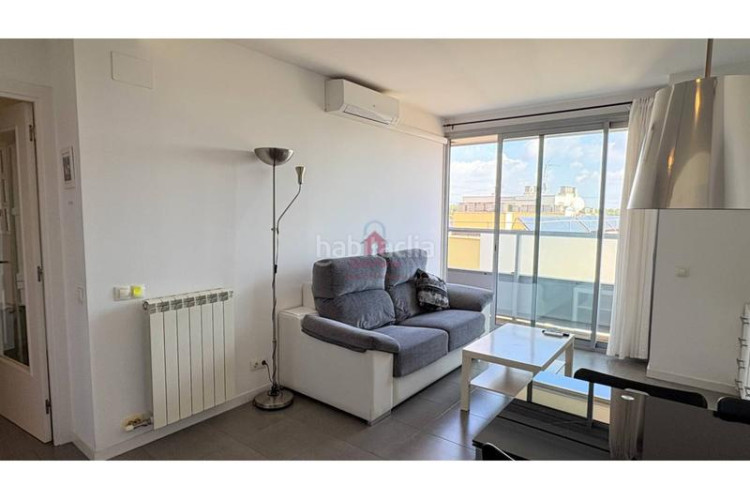 Piso  en venta con balcón a pie de comedor, parking y trastero, listo para entrar a vivir! en Terrassa