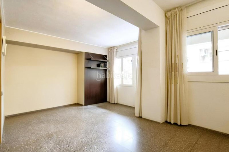 Piso cantoner de 115 m2 i 4 hab al carrer faraday a 100 metres de la plaça del progres en Terrassa