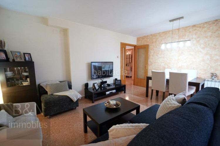 Dúplex un hogar con espacios amplios, una espectacular terraza, balcón y tres dormitorios en Terrassa