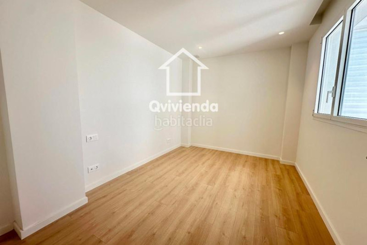 Piso  de 3 habitaciones con balcón en rbla francesc macià en Terrassa