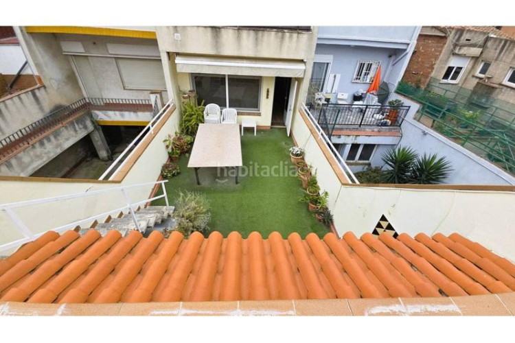 Piso oportunidad piso tipo casa gran garaje y terraza en Terrassa