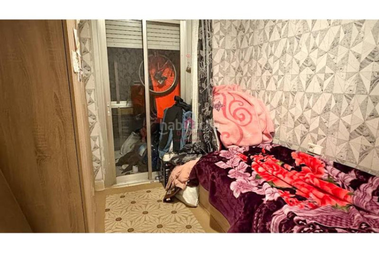 Piso  en venta tocando a passeig 22 juliol de 70m construidos de 3 habitaciones con ascensor y salida a balcón. en Terrassa