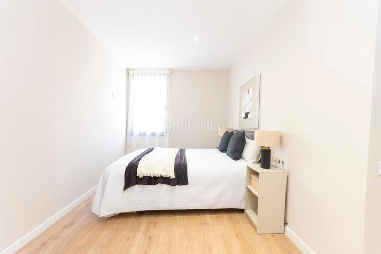 Piso precioso piso en inmejorable ubicación: vivienda esquinera con mucha luz: salón-comedor-cocina, 3 habitaciones, 2 baños, terraza.. en Terrassa