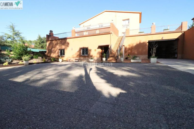 Casa única e impresionante finca a 4 vientos con piscina y jardin en Terrassa