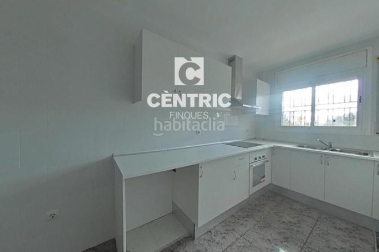 Piso oportunidad inversión. piso grande con 4 habitaciones perfecto para familias numerosas! en Terrassa