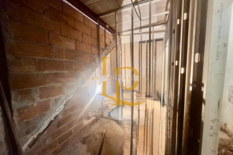 Casa  de pueblo independiente en construccion para acabar a tu gusto en Terrassa