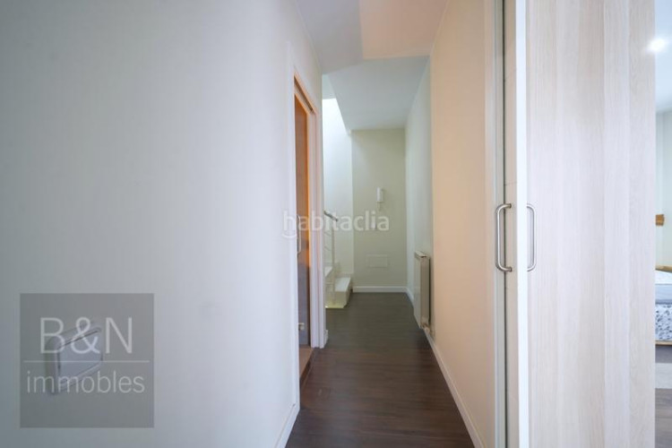 Casa  cantonera toda exterior, reformada en un estilo moderno y abierto, con una amplia terraza y gran garaje ! en Terrassa