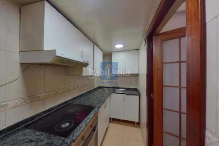Piso inmueble ilegalmente okupado situado en la calle sant crispi 138, bajos 1, , barcelona en Terrassa