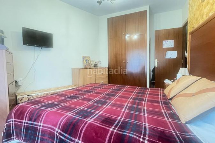 Piso zona de sant pere. piso de 3habs. + 2lav. + balcón + trastero + piscina comunitaria en Terrassa