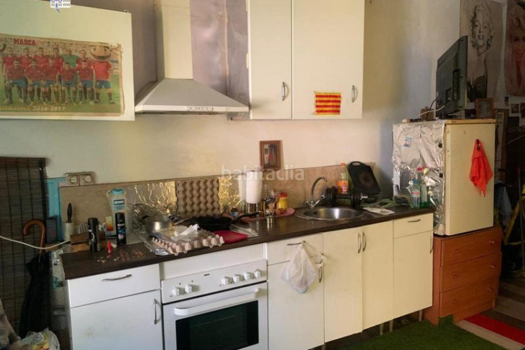 Piso sotano que tiene 3 apartamentos para reformar en zona de Can Palet!!! en Terrassa