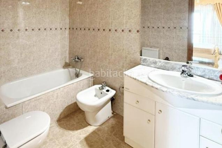 Dúplex  140 m2 de 4 hab mas estudio con 2 terrazas y parking en la plaça lluis companys en Terrassa