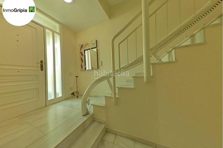 Casa adosada  en venta en les arenescan montllorla grípia08227 en Terrassa