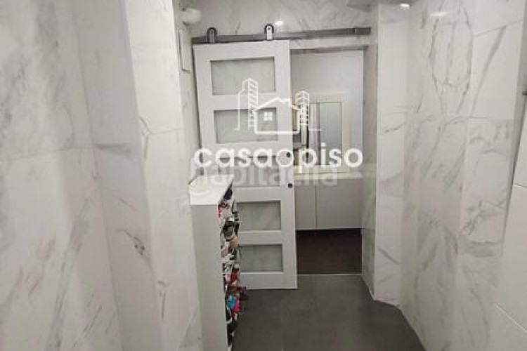 Piso  reformado en La Cogullada 3 dormitorios, 1 baño, todo exterior, cocina individual, con dos balcones uno de 6m y otro de 4m y en Terrassa