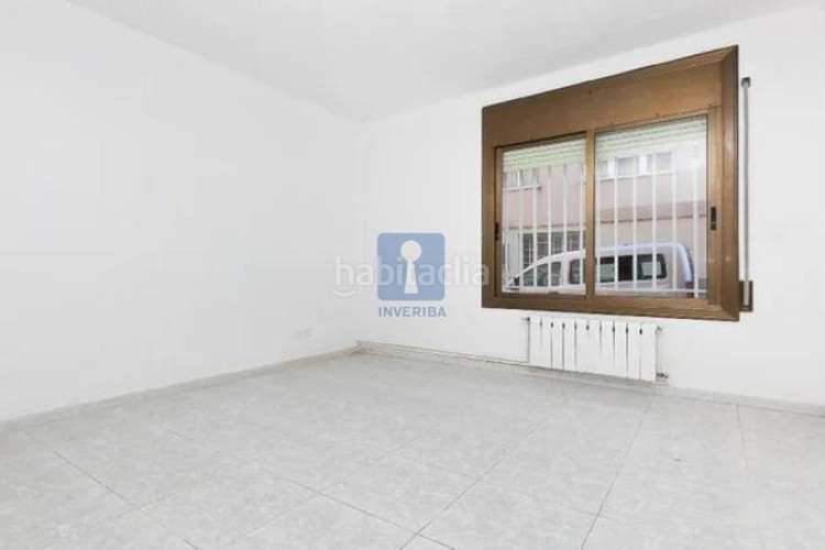 Piso inmueble ilegalmente okupado situado en la calle azorin 4, bajos 1, , barcelona en Terrassa